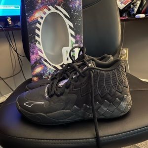 MB.01 “Iridescent Dreams”